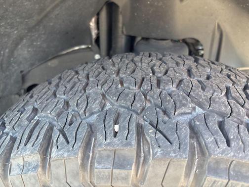 Bright White Clearcoat 2023 Jeep Wrangler Rubicon