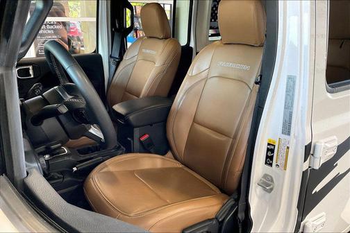 Bright White Clearcoat 2023 Jeep Wrangler Rubicon