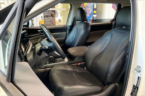 Snow White Pearl 2026 Kia Carnival LXS