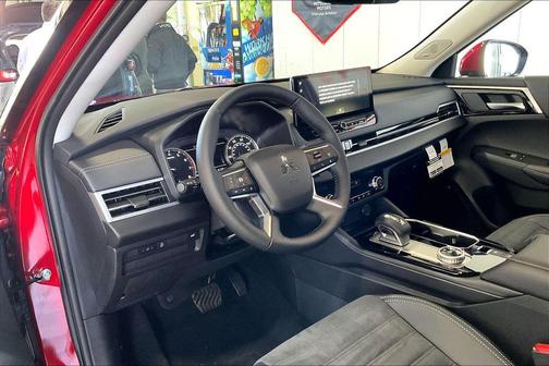 Red Diamond 2026 Mitsubishi Outlander SE