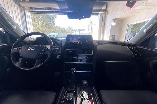 2024 INFINITI QX80 Luxe