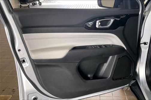 Silver Zynith Metallic Clearcoat 2025 Jeep Compass Limited
