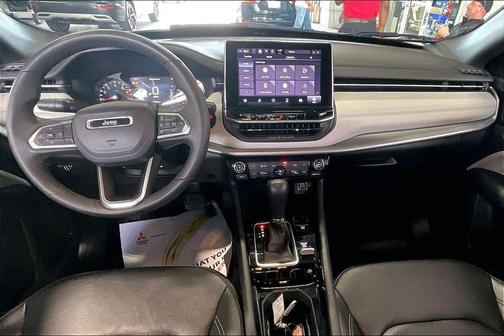 Silver Zynith Metallic Clearcoat 2025 Jeep Compass Limited