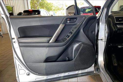 Ice Silver Metallic 2016 Subaru Forester 2.5i