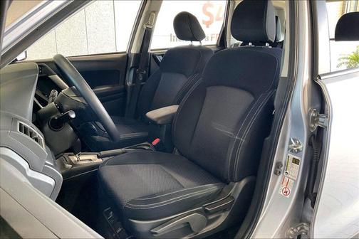 Ice Silver Metallic 2016 Subaru Forester 2.5i