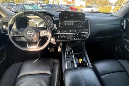 2022 Nissan Pathfinder SL 2WD