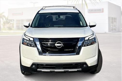 2022 Nissan Pathfinder SL 2WD