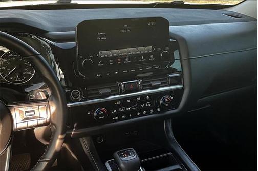 2022 Nissan Pathfinder SL 2WD