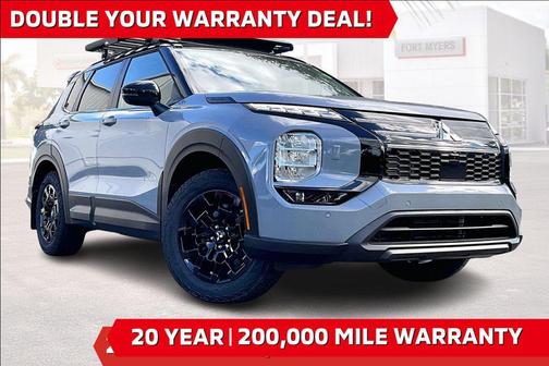 Moonstone Gray Metallic W/ Black Roof 2026 Mitsubishi Outlander Trail Edition S-AWC