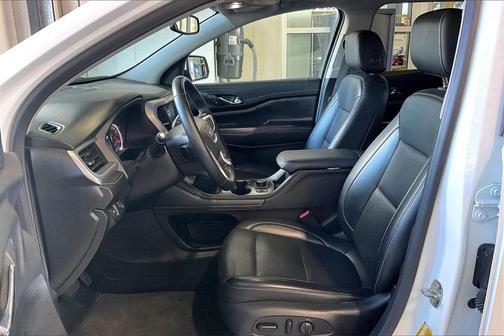 2023 GMC Acadia FWD SLT