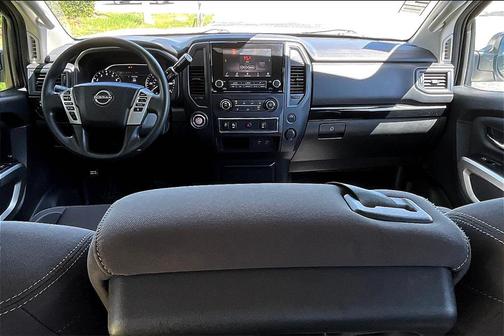 2023 Nissan Titan SV