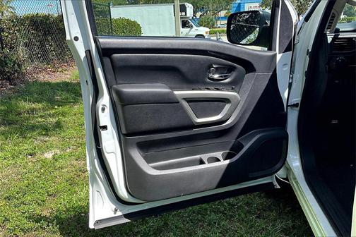 2023 Nissan Titan SV