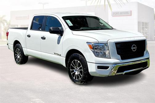 2023 Nissan Titan SV