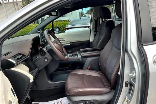 2023 Toyota Sienna Platinum 7 Passenger