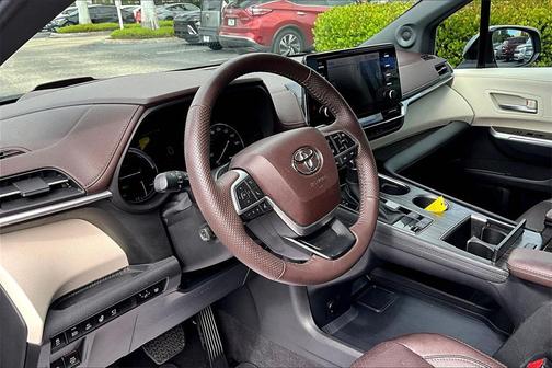 2023 Toyota Sienna Platinum 7 Passenger