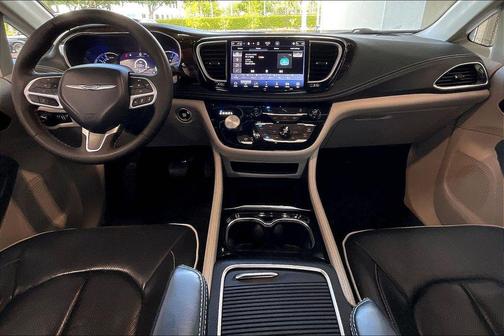 Silver Mist Clearcoat 2023 Chrysler Pacifica Hybrid Limited