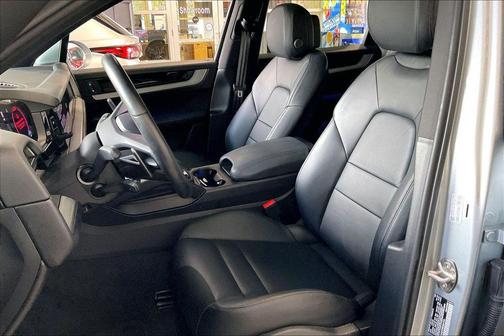 Black Metallic 2025 Porsche Cayenne Cayenne