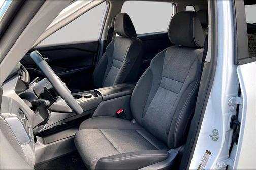 Everest White Pearl 2024 Nissan Rogue SV
