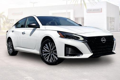 Glacier White 2025 Nissan Altima 2.5 SV