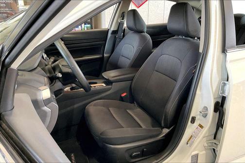 Glacier White 2025 Nissan Altima 2.5 SV