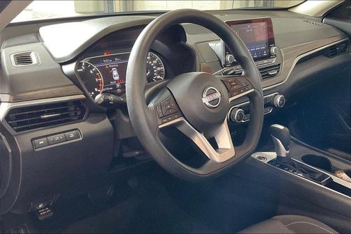 Super Black 2025 Nissan Altima 2.5 SV