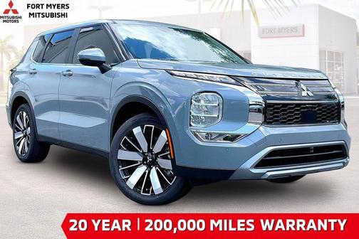 Moonstone Gray Metallic 2026 Mitsubishi Outlander SE