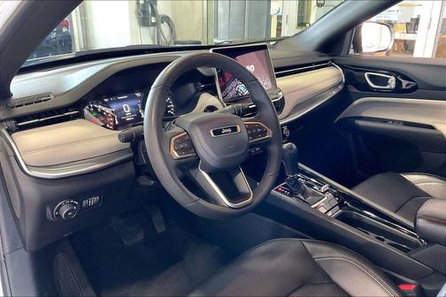 Bright White Clearcoat 2025 Jeep Compass Limited