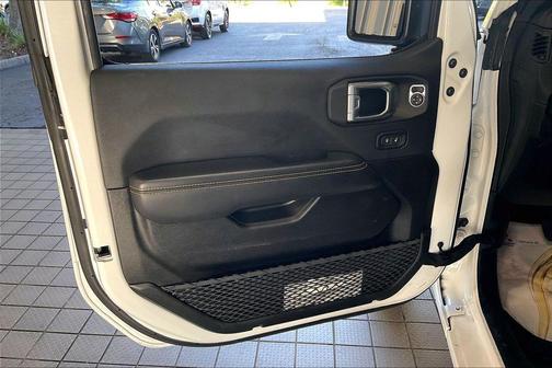 Bright White Clearcoat 2025 Jeep Wrangler 4-Door Sahara 4x4