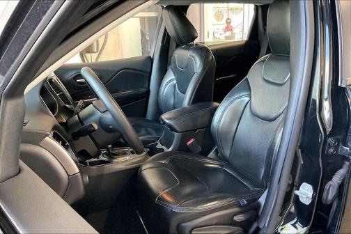 Diamond Black Crystal Pearlcoat 2020 Jeep Cherokee Latitude