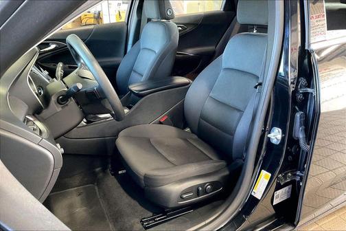 Mosaic Black Metallic 2025 Chevrolet Malibu FWD 1LT