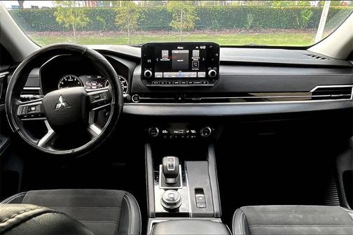 2022 Mitsubishi Outlander SE