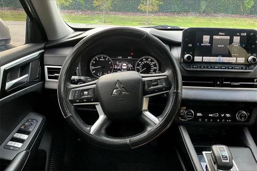 2022 Mitsubishi Outlander SE
