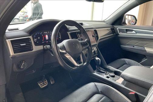 Pure Gray 2021 Volkswagen Atlas Cross Sport 3.6L V6 SEL Premium R-Line