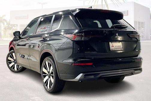 Black Diamond 2026 Mitsubishi Outlander SE