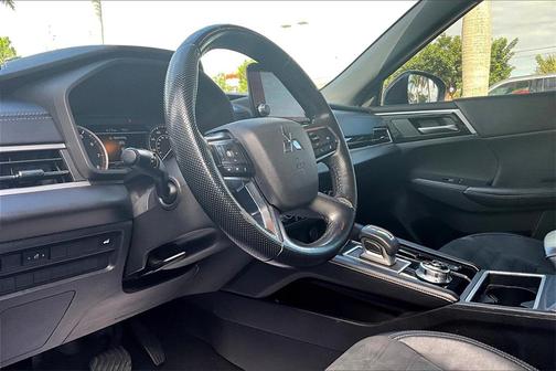 2022 Mitsubishi Outlander Black Edition 2WD