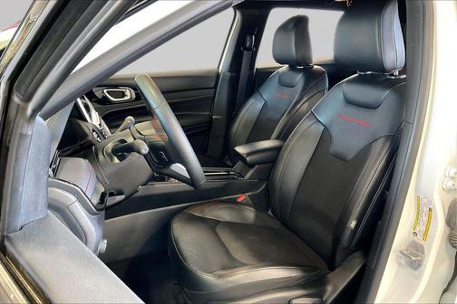 Bright White Clearcoat 2025 Jeep Compass Trailhawk