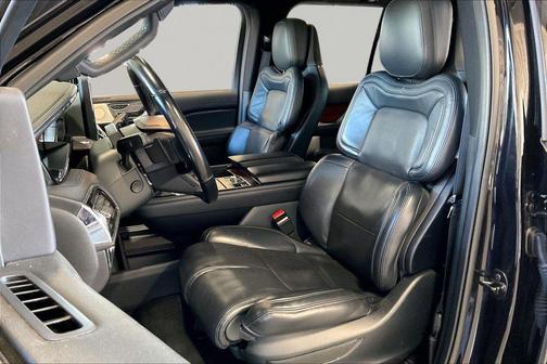 Infinite Black Metallic Clearcoat 2023 Lincoln Navigator Reserve