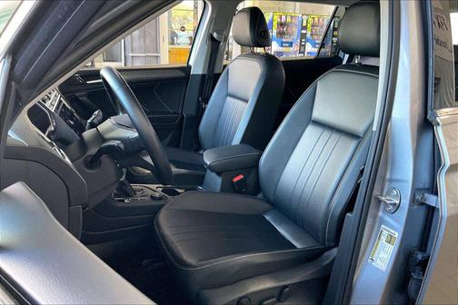 Deep Black 2024 Volkswagen Tiguan 2.0T SE 4MOTION