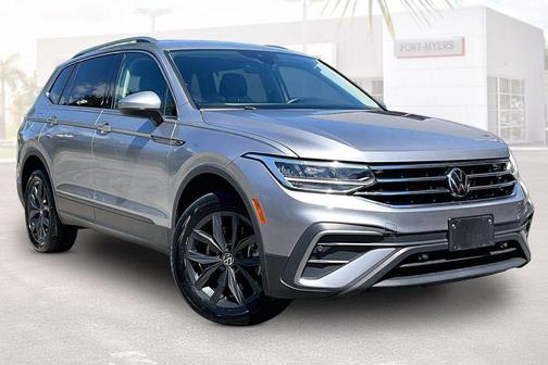 Deep Black 2024 Volkswagen Tiguan 2.0T SE 4MOTION