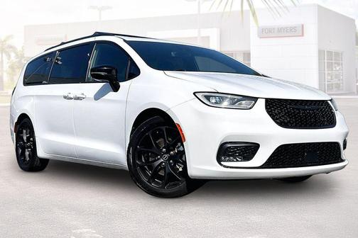 Bright White Clearcoat 2025 Chrysler Pacifica Limited