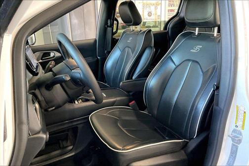 Bright White Clearcoat 2025 Chrysler Pacifica Limited