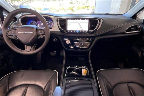 Bright White Clearcoat 2025 Chrysler Pacifica Limited