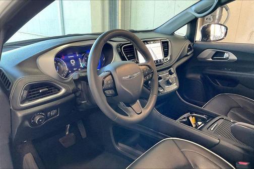 Bright White Clearcoat 2025 Chrysler Pacifica Limited