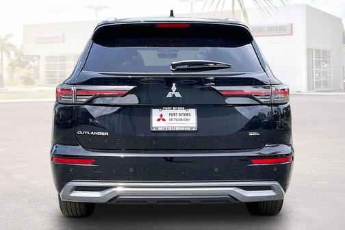 Labrador Black Pearl 2026 Mitsubishi Outlander SEL