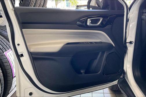Bright White Clearcoat 2025 Jeep Compass Limited