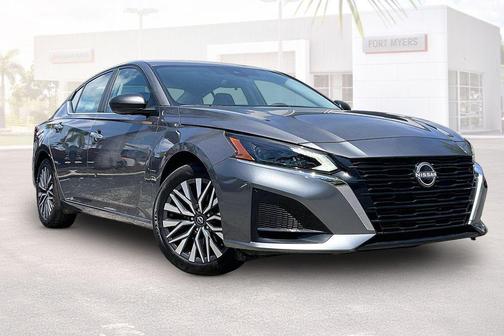 Gun Metallic 2025 Nissan Altima 2.5 SV