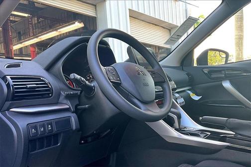 2025 Mitsubishi Eclipse Cross LE