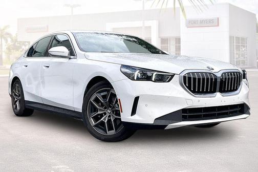Alpine White 2026 BMW 530 530i
