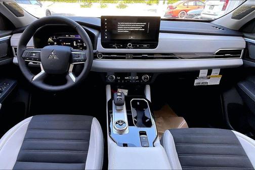 White Diamond 2026 Mitsubishi Outlander SE