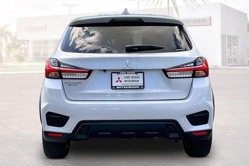 White Diamond 2027 Mitsubishi Outlander Sport 2.0 ES